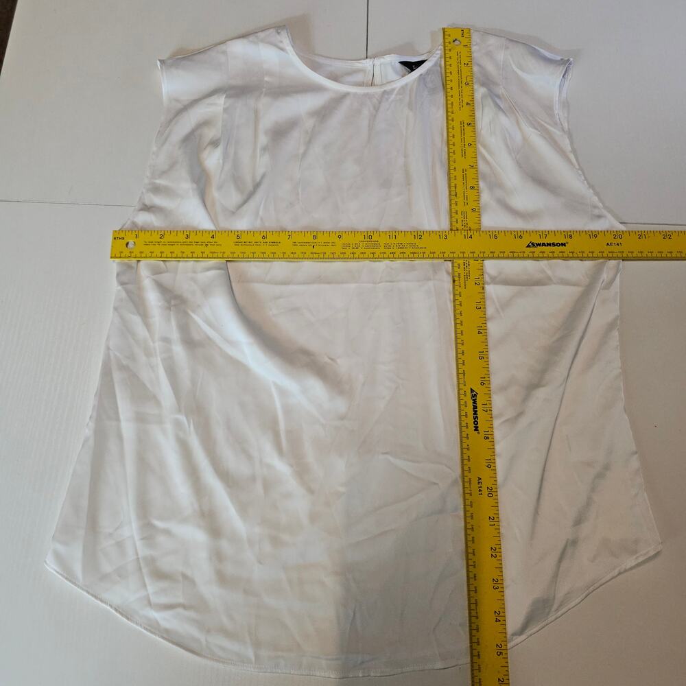 Express Basic White Minimalist Top Pleated Shoulder Short Sleeve Women's M 3582 - Picture 5 of 7